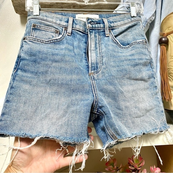 Aritzia DENIM FORUM medium wash denim shorts w rustic/distressed vibe - Picture 7 of 11